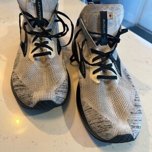 Men Brooks running levitate 4 Beige and Black Athletic Shoes size 13